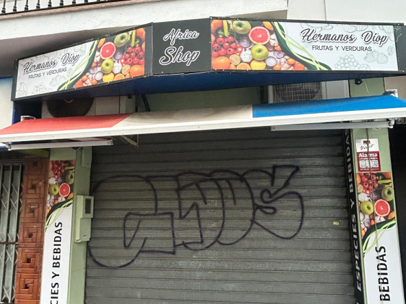 Local comercial en Calle Bonares, Isla Chica