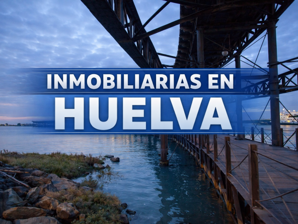 Vista del Muelle de Riotinto en Huelva al atardecer con el título “Inmobiliarias en Huelva” superpuesto sobre la imagen.